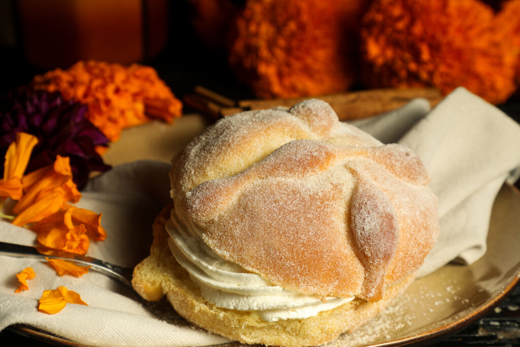 Pan de Muerto con Nata