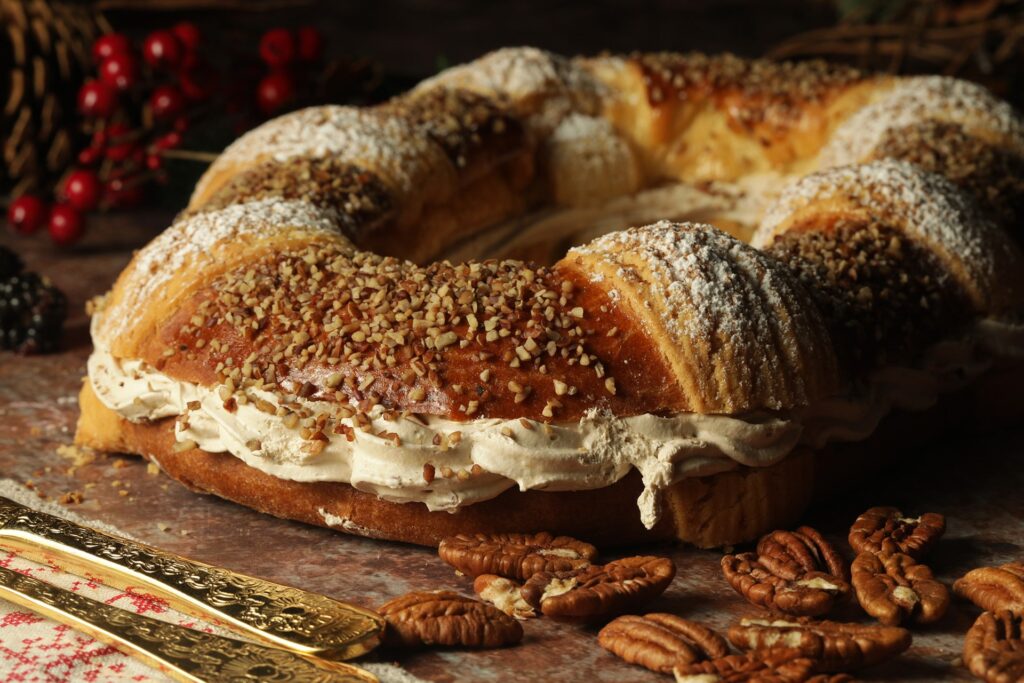 Rosca de Reyes Rellena de Crema con Nuez