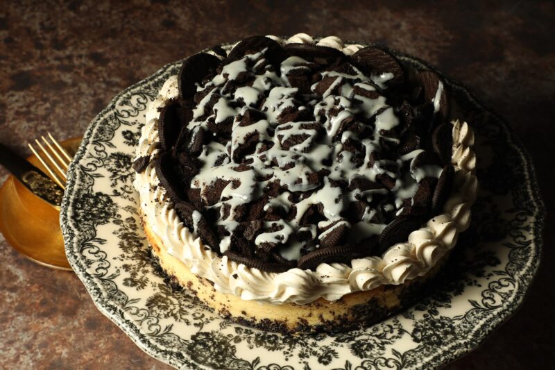 Cheesecake Óreo de Lecaroz, cubierta de crema blanca, galleta Óreo troceada