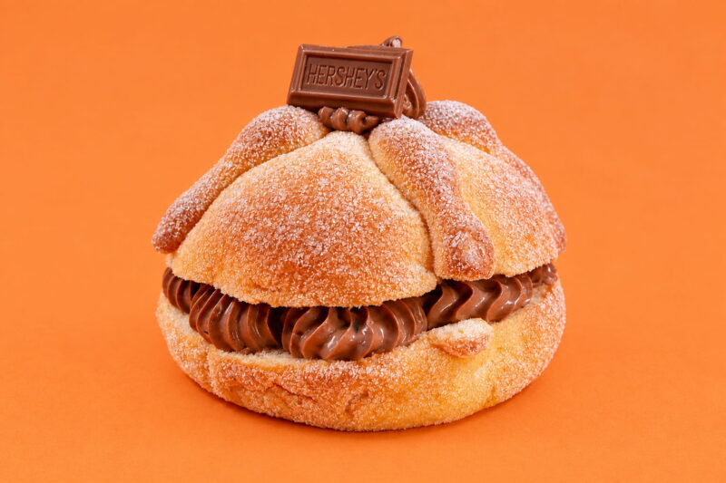Pan de Muerto con Chocolate Hershey's